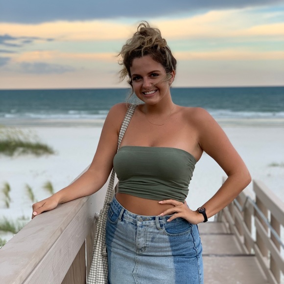 Meet your Posher, Carley - Picture 1 of 3